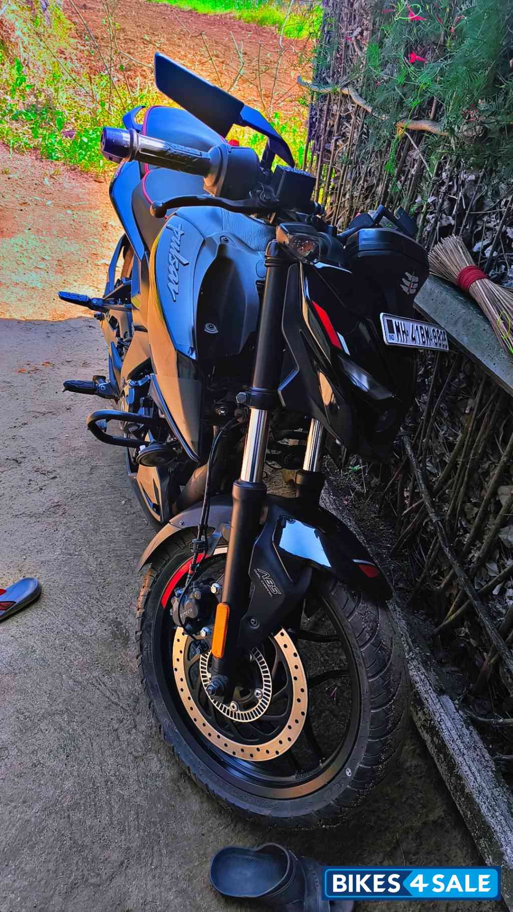 Black Bajaj Pulsar N160