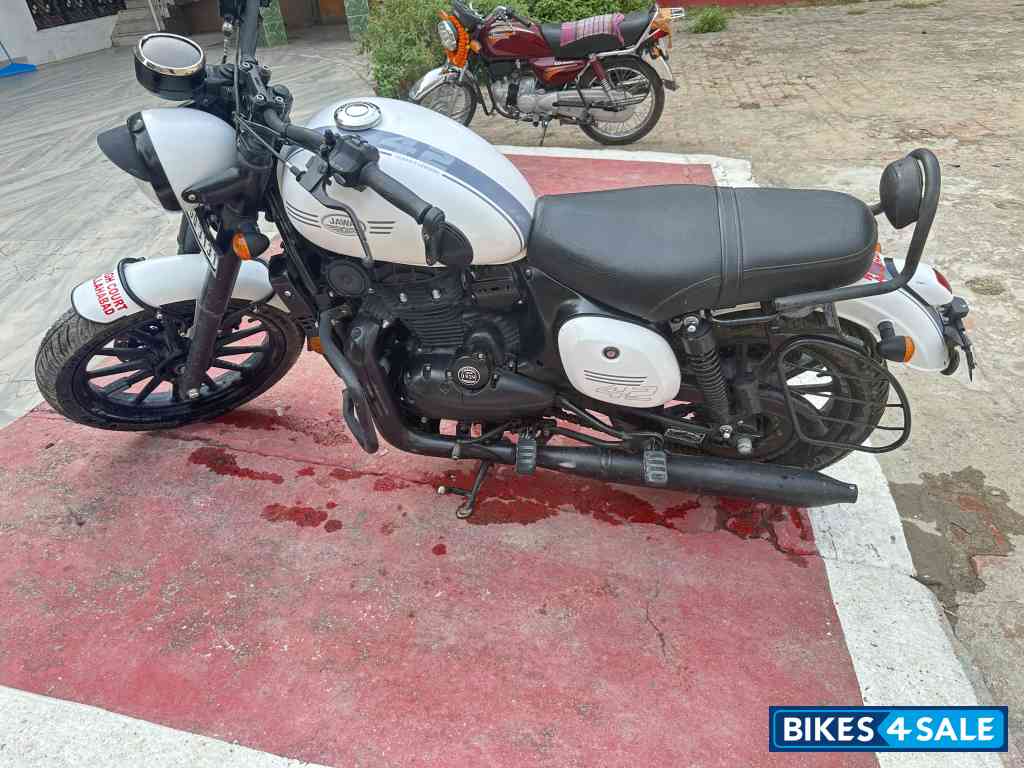 Jawa forty two BS6
