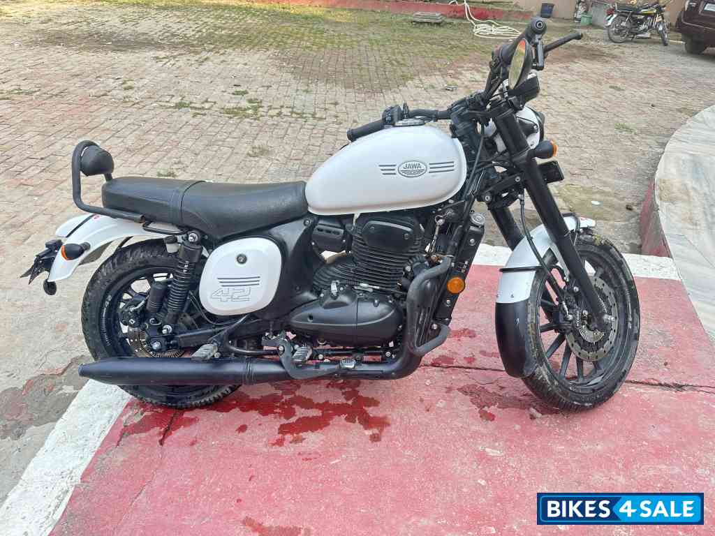 Jawa forty two BS6
