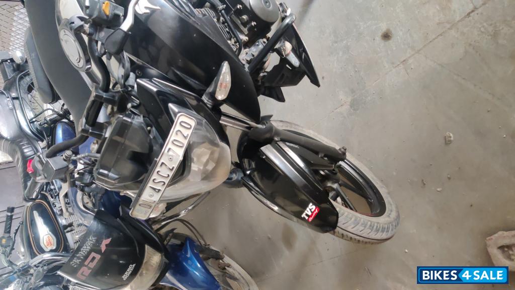 Black TVS Apache RTR 160 4V
