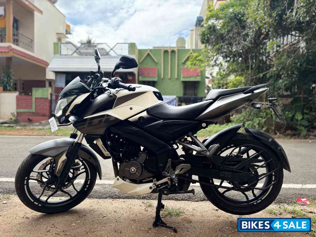 Bajaj Pulsar NS200
