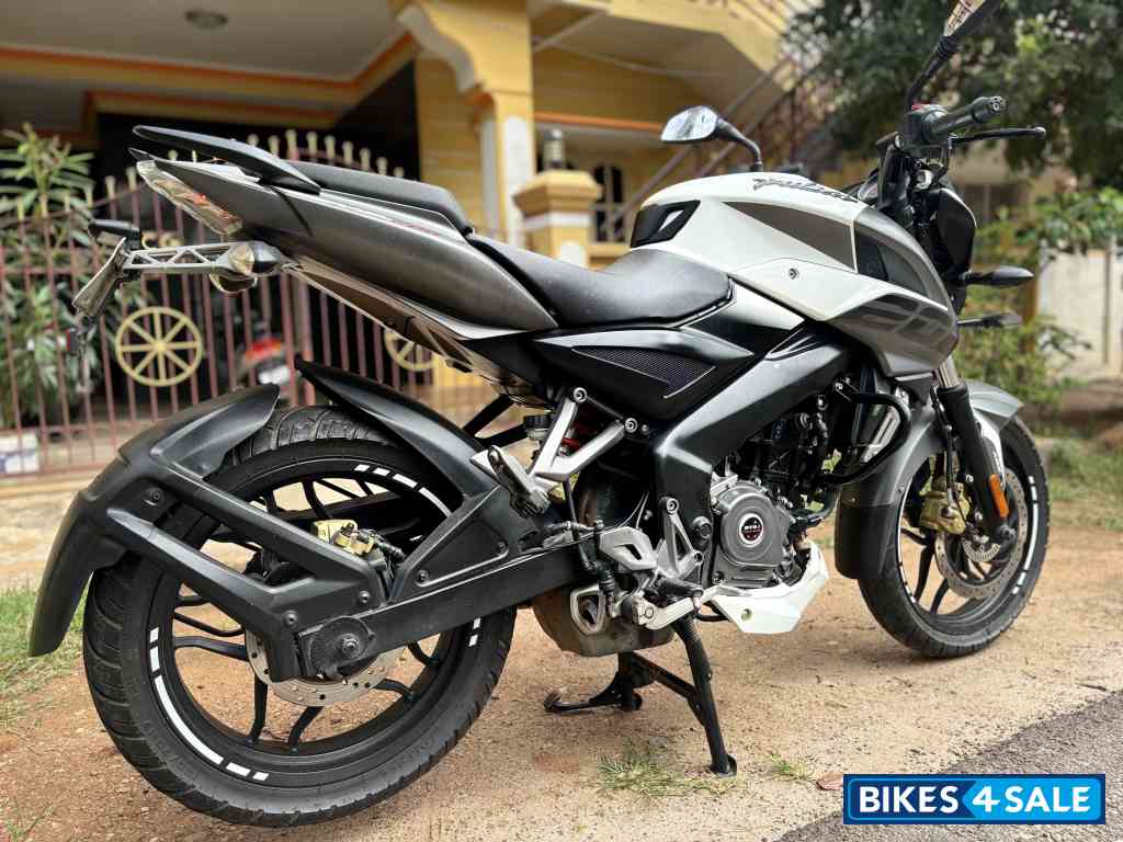 Bajaj Pulsar NS200