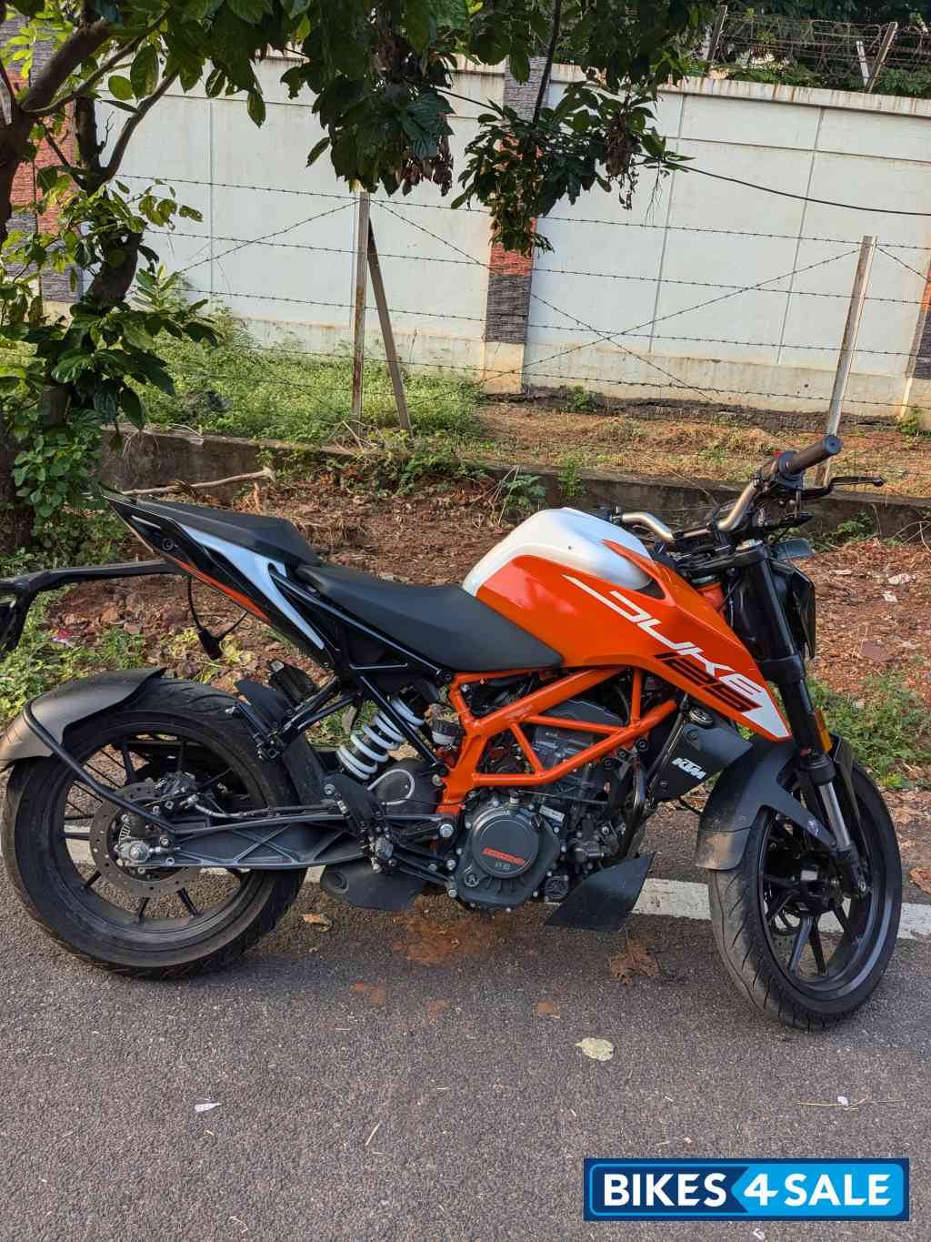 Electronic Orange KTM Duke 125 2024 Electronic Orange KTM Duke 125 2024