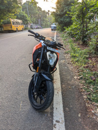 Electronic Orange KTM Duke 125 2024