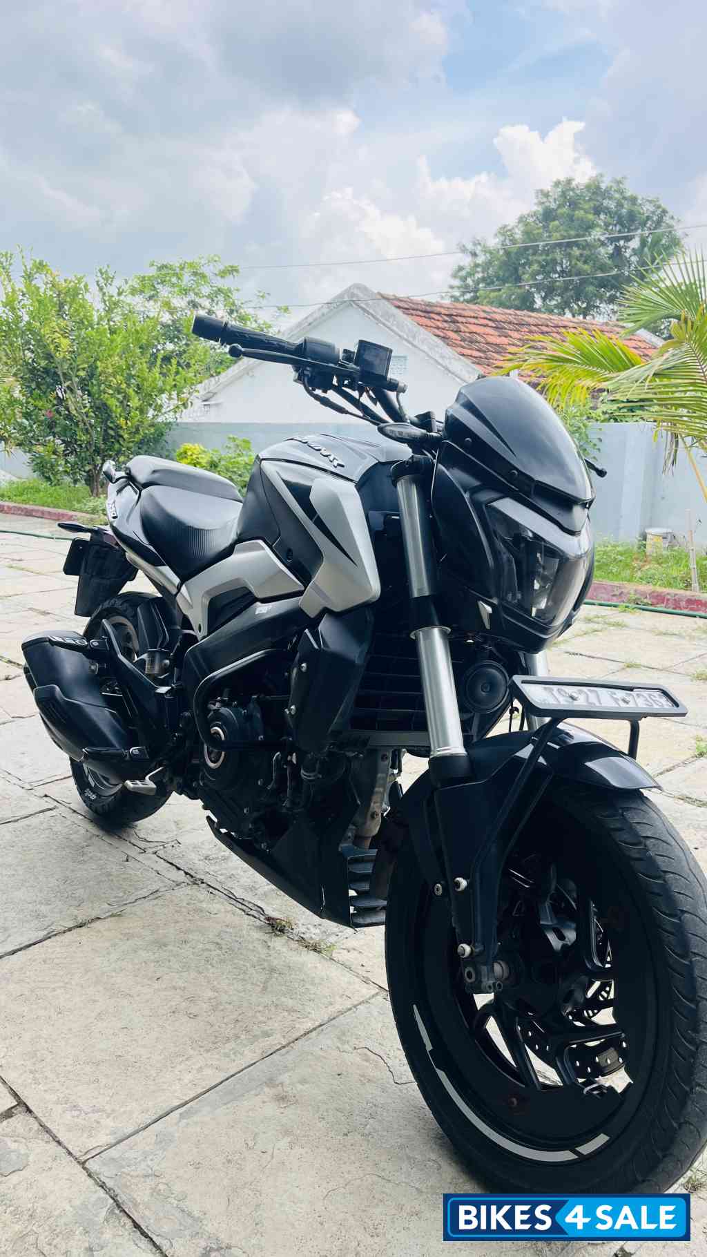 Black Bajaj Dominar 250