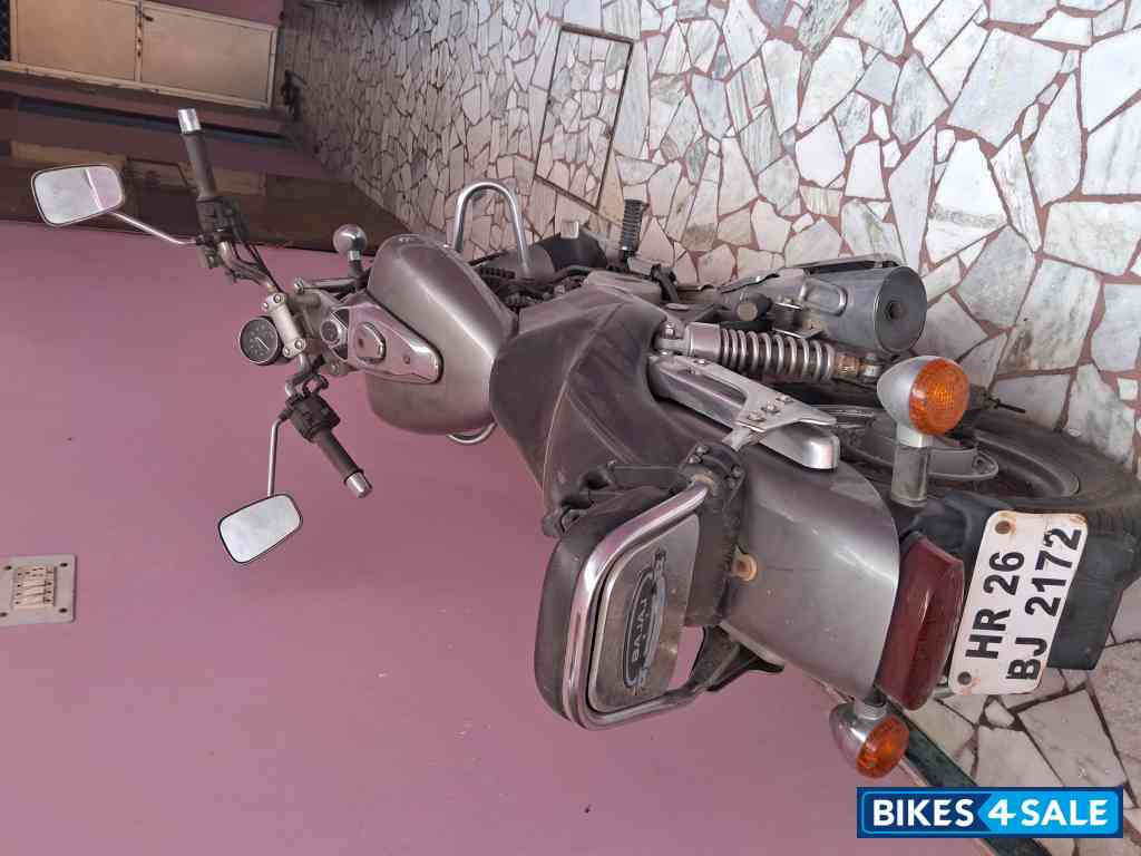 Grey Bajaj Avenger Cruise 220