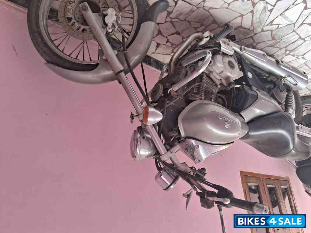 Grey Bajaj Avenger Cruise 220