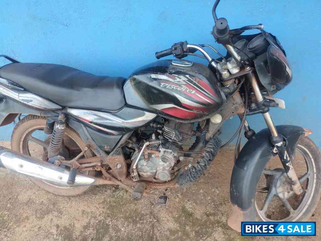 Black Bajaj Discover 100 DTS-Si