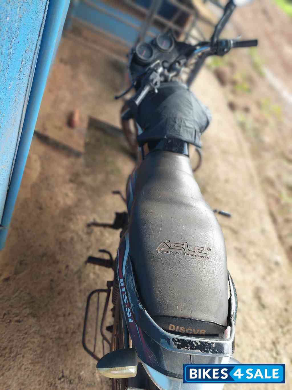 Black Bajaj Discover 100 DTS-Si