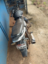 Black Bajaj Discover 100 DTS-Si