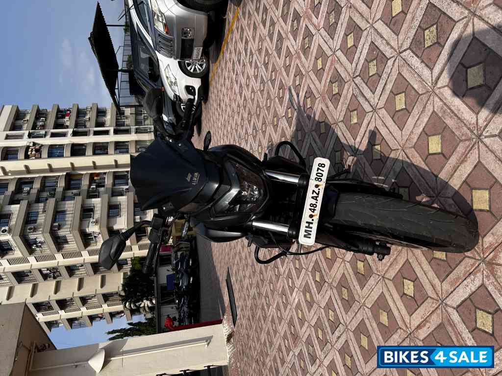 Black Bajaj Dominar 400 Disc