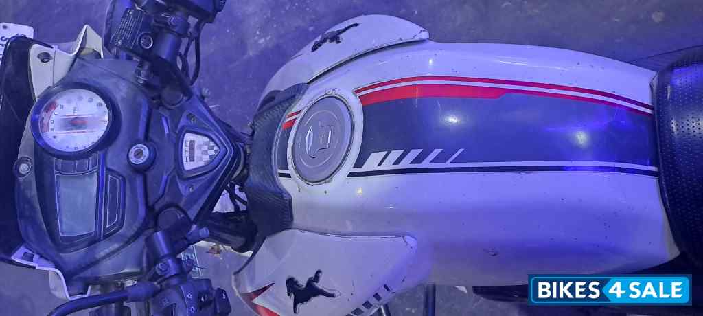 White TVS Apache RTR 160