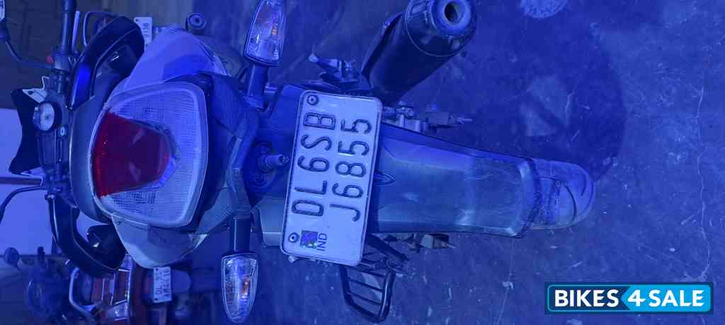 White TVS Apache RTR 160