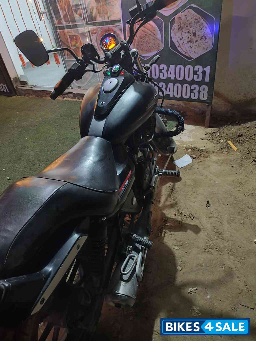 Met Black Bajaj Avenger 220 DTS-i