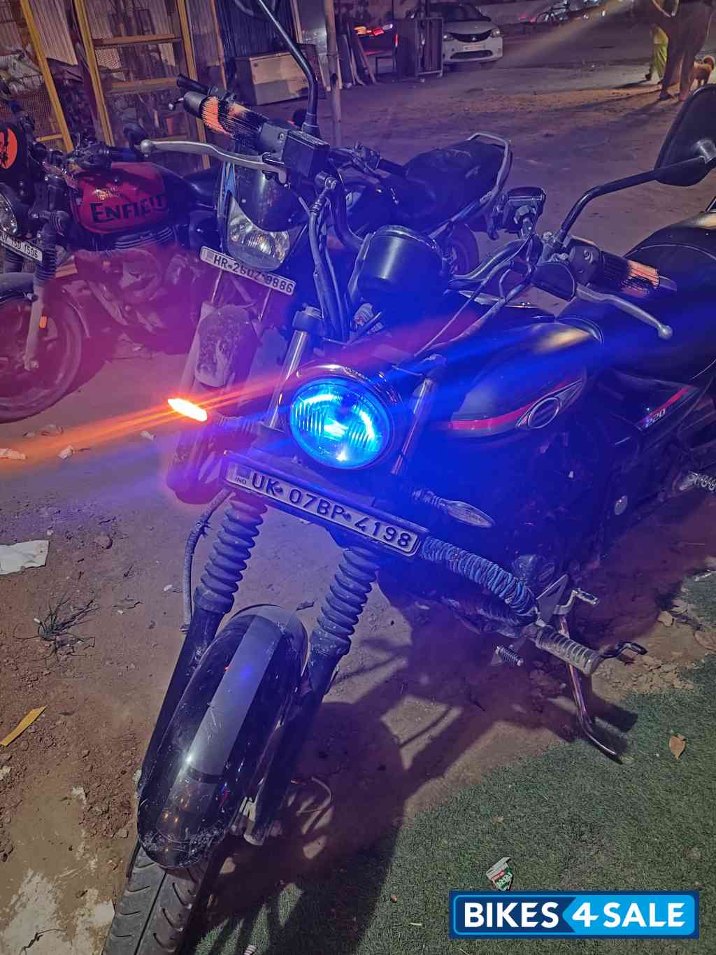 Met Black Bajaj Avenger 220 DTS-i