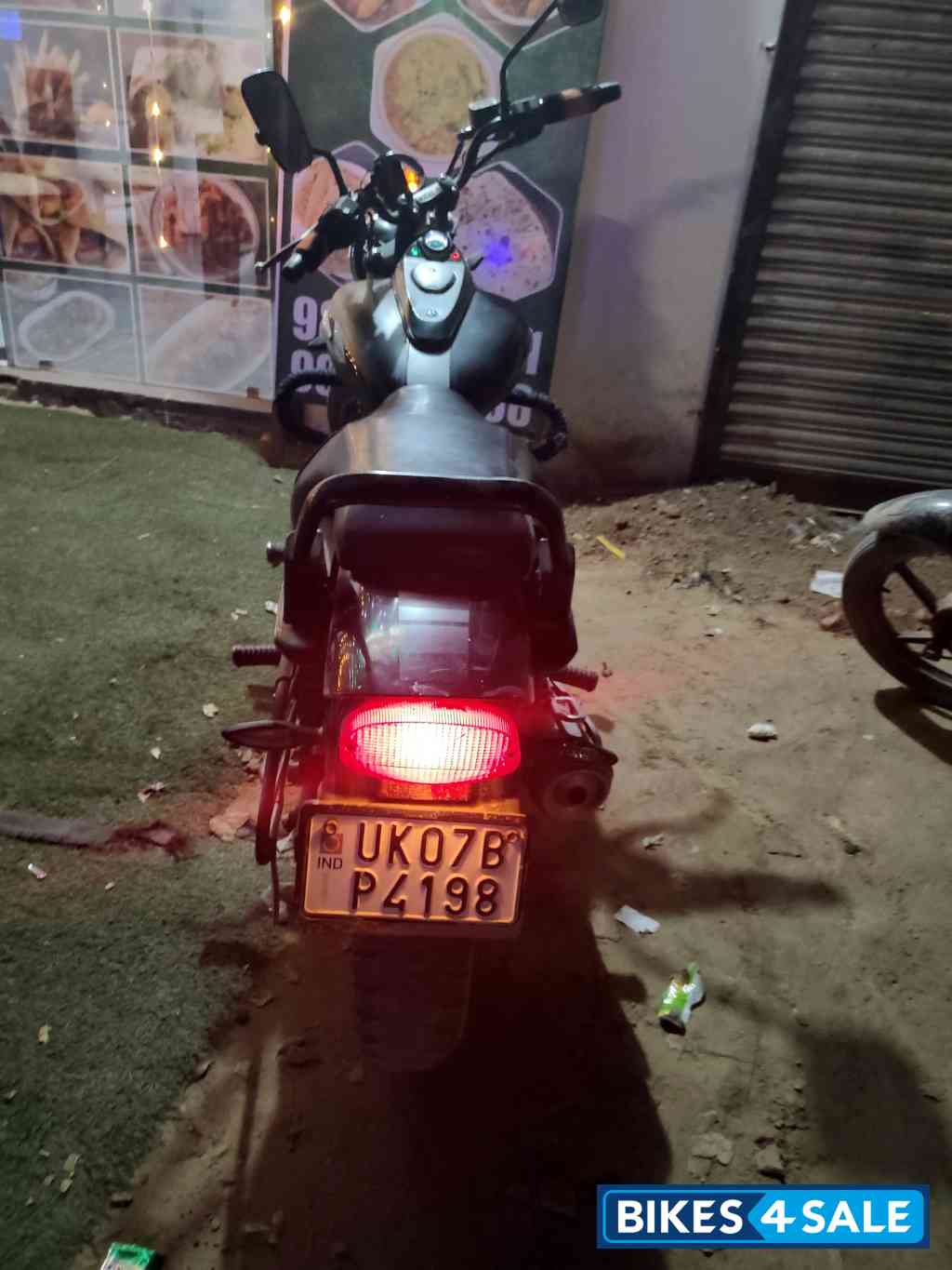 Met Black Bajaj Avenger 220 DTS-i