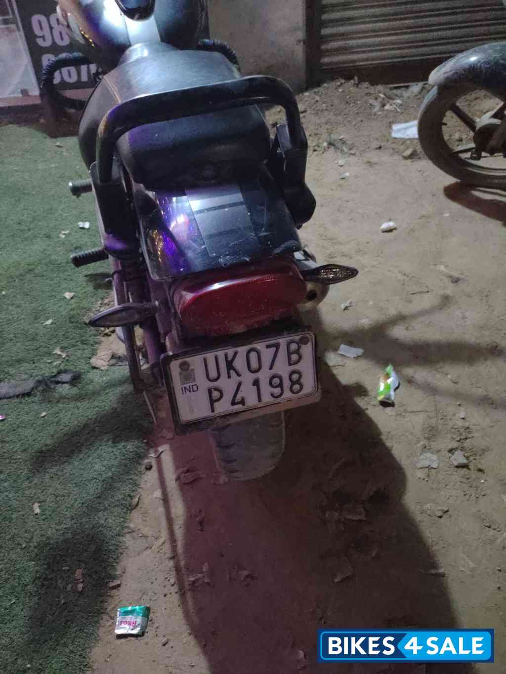 Met Black Bajaj Avenger 220 DTS-i