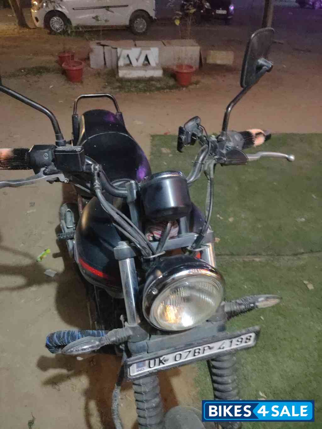 Met Black Bajaj Avenger 220 DTS-i