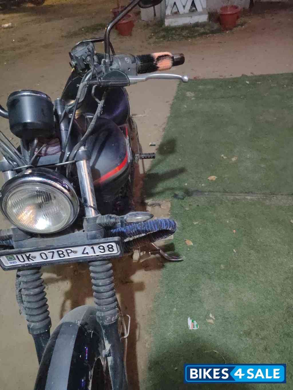 Met Black Bajaj Avenger 220 DTS-i