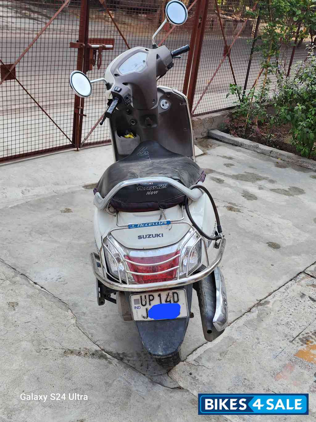 White Suzuki Access 125 Special Edition