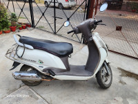 White Suzuki Access 125 Special Edition