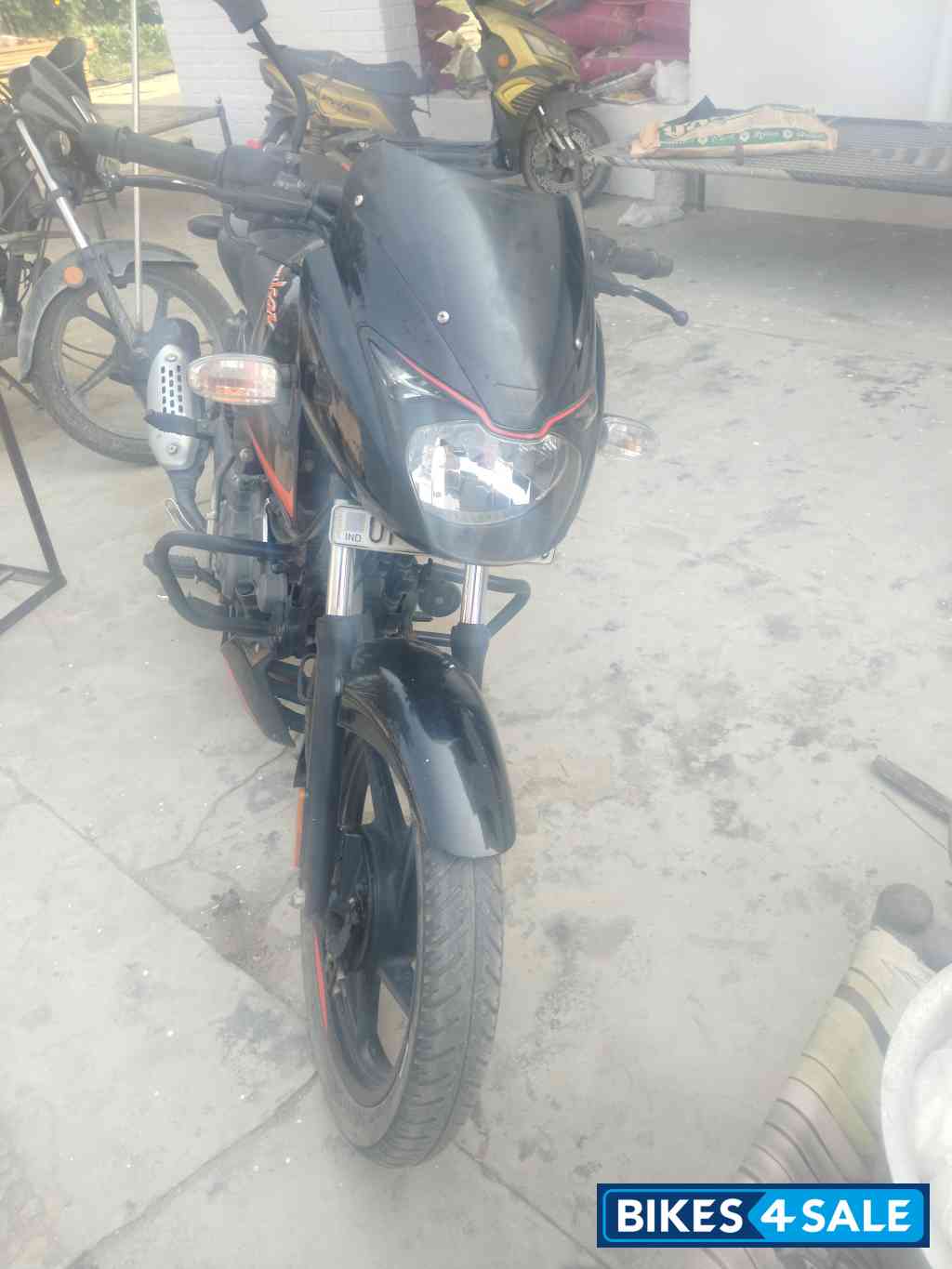 Orange Black Bajaj Pulsar 125 Split Seat Orange Black Bajaj Pulsar 125 Split Seat