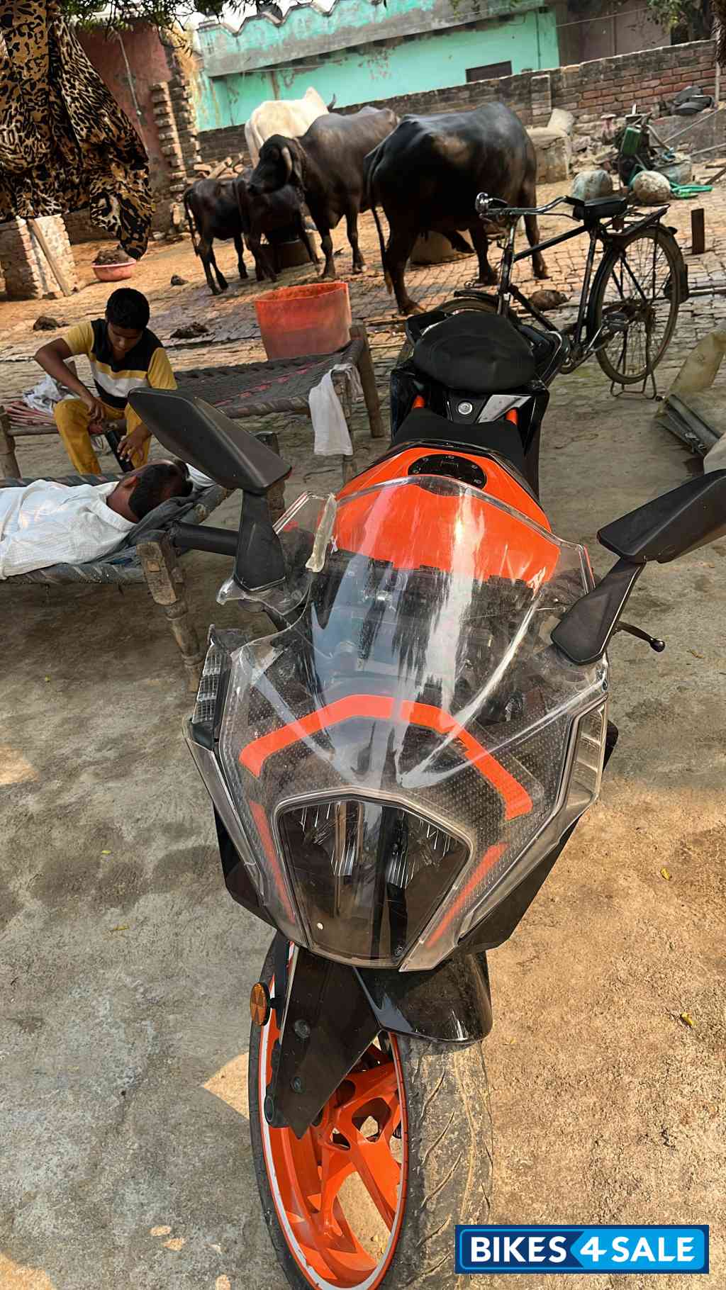 Ebony Black Met KTM RC 200 2022