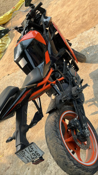 Ebony Black Met KTM RC 200 2022