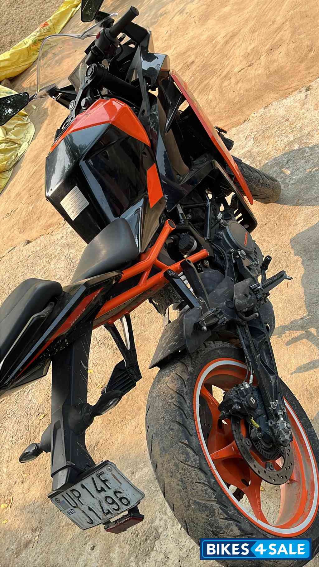 Ebony Black Met KTM RC 200 2022