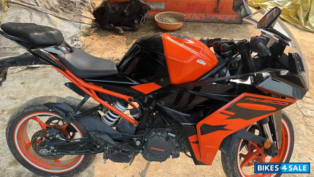 Ebony Black Met KTM RC 200 2022
