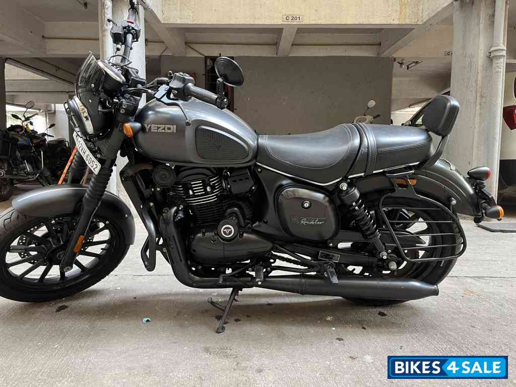 Yezdi Roadster Dark Yezdi Roadster Dark