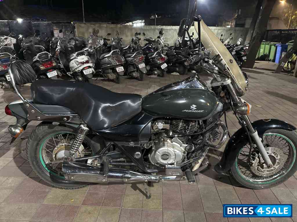 M Green Bajaj Avenger 220 DTS-i