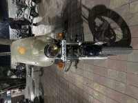 M Green Bajaj Avenger 220 DTS-i