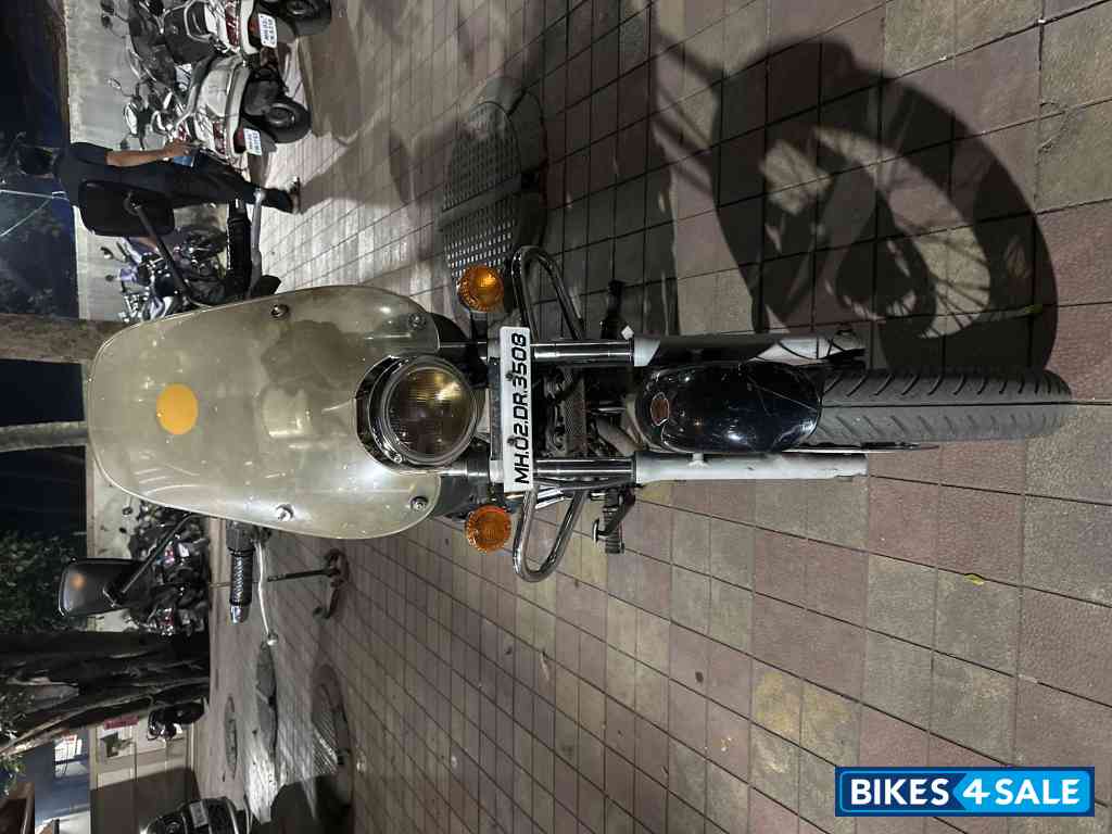 M Green Bajaj Avenger 220 DTS-i