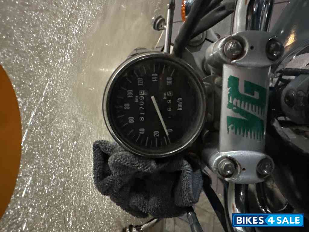 M Green Bajaj Avenger 220 DTS-i