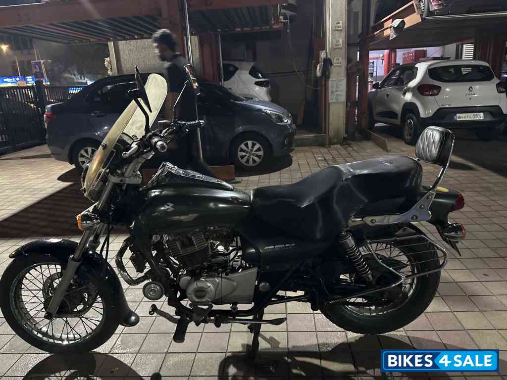 M Green Bajaj Avenger 220 DTS-i