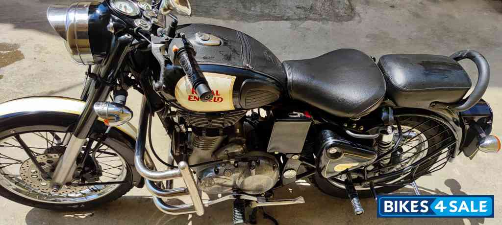Black Royal Enfield Classic 500