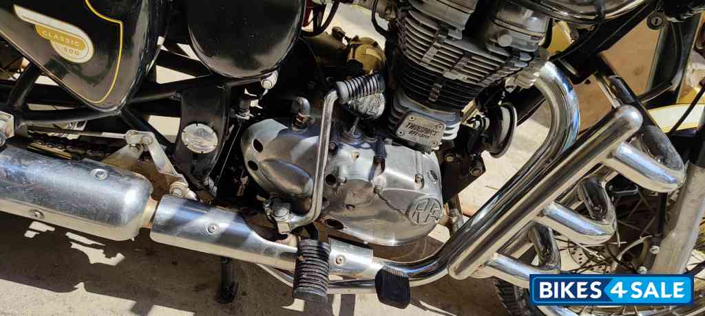 Black Royal Enfield Classic 500