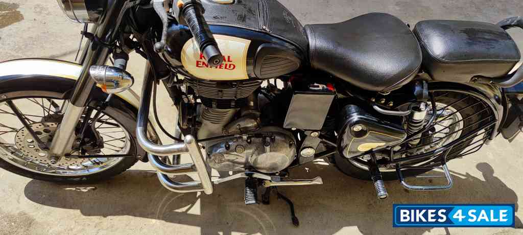 Black Royal Enfield Classic 500