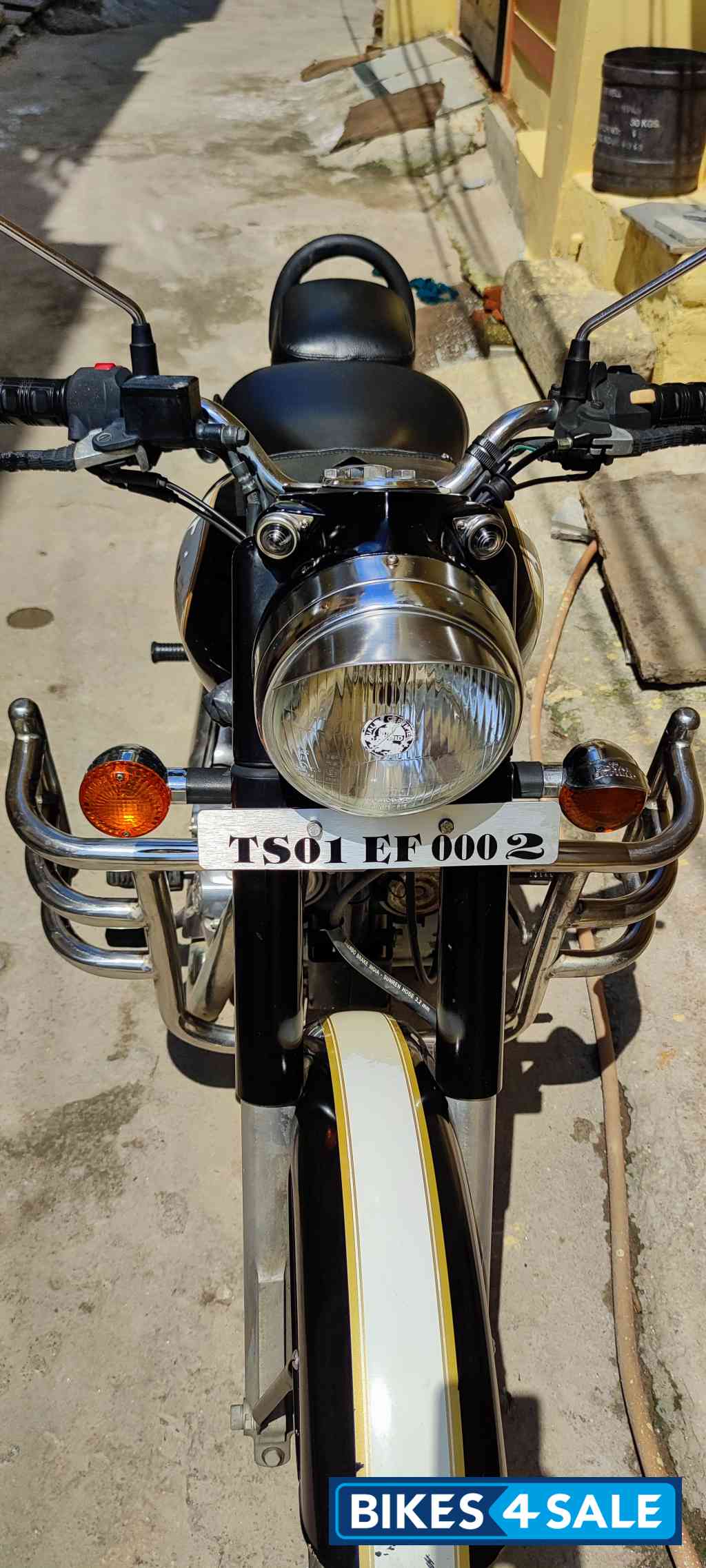 Black Royal Enfield Classic 500