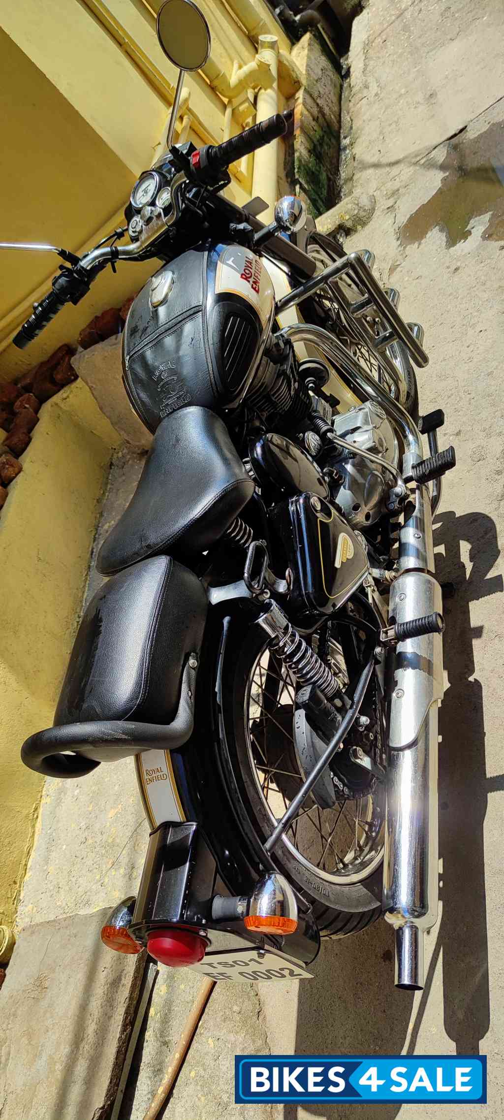 Black Royal Enfield Classic 500