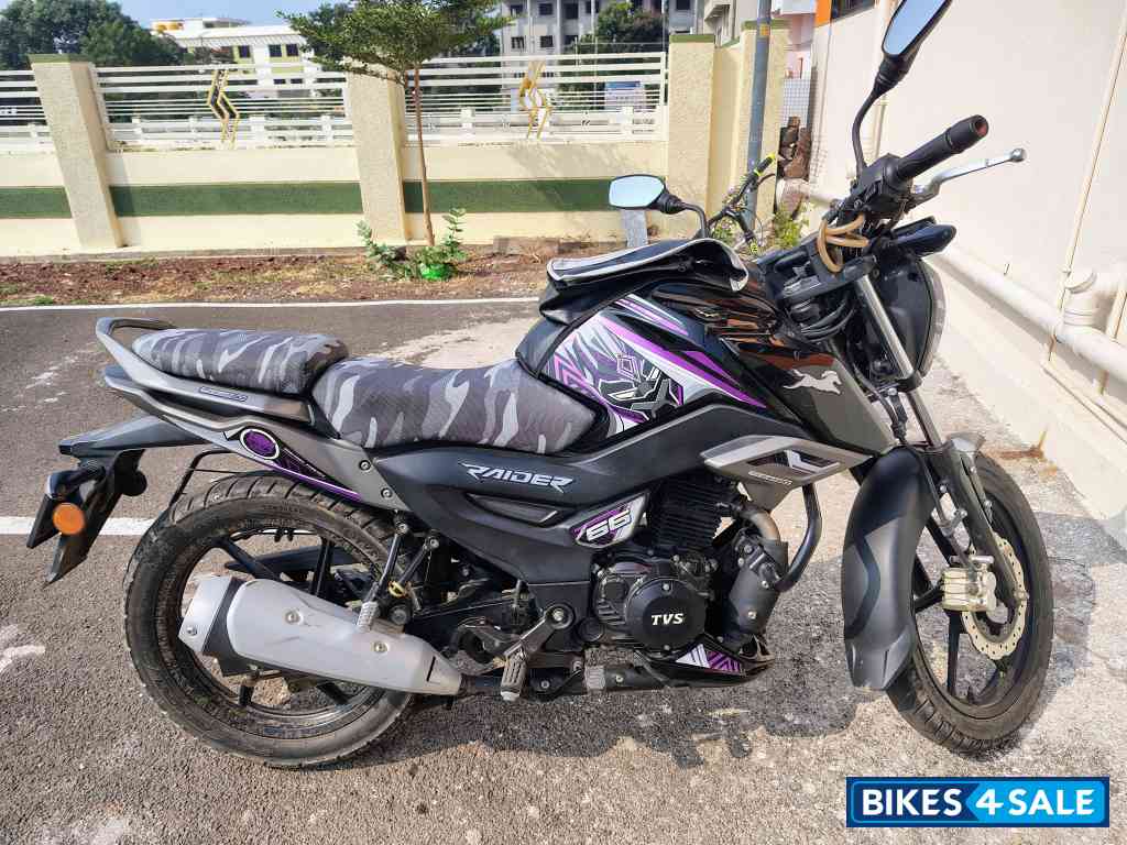 Black TVS Raider 125 Black TVS Raider 125