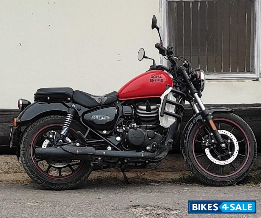 Red Royal Enfield 2022 Meteor 350