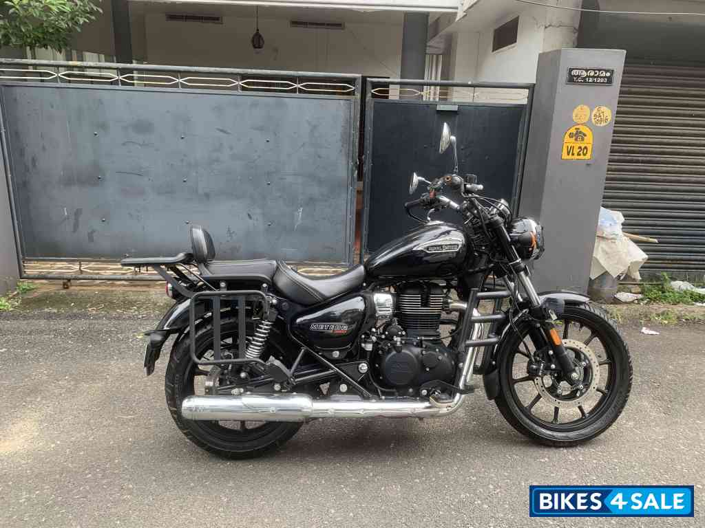 Black Royal Enfield Meteor 350 Stellar