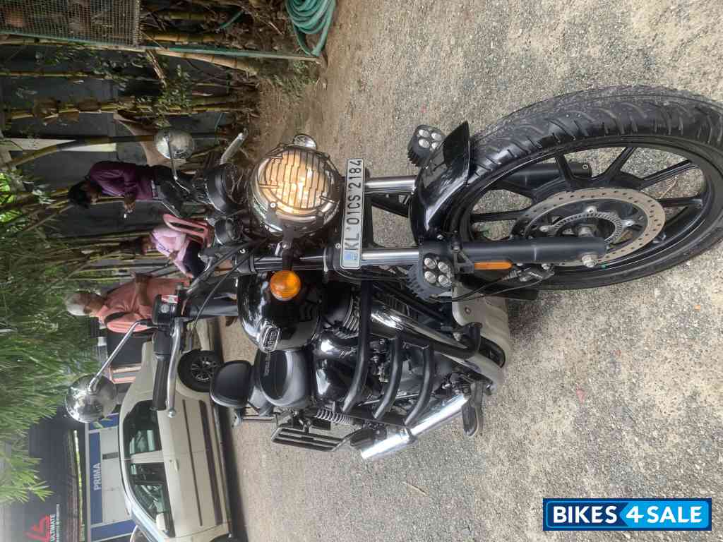 Black Royal Enfield Meteor 350 Stellar