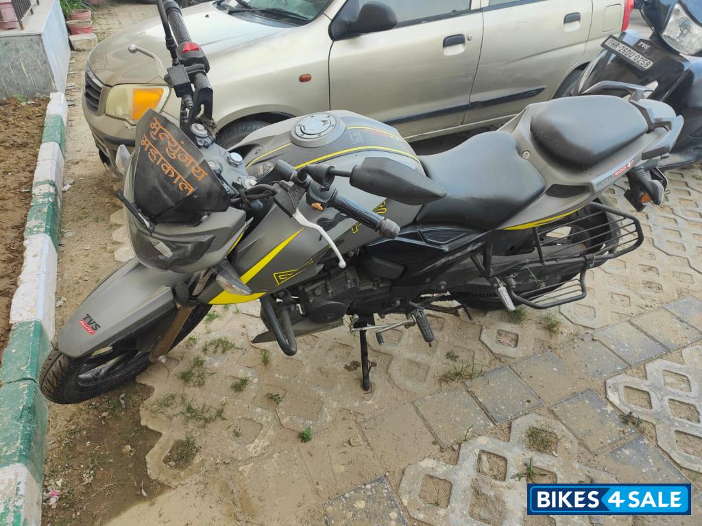 TVS Apache RTR 200 4V Race Edition 2.0