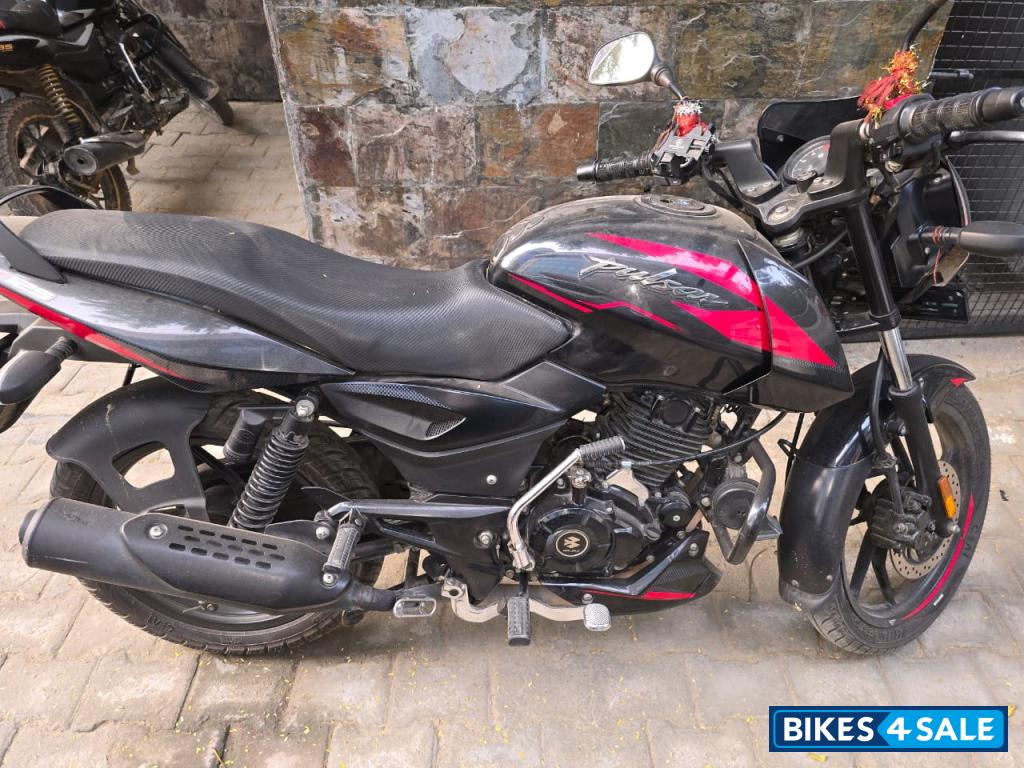 Bajaj Pulsar 125 Carbon Fibre Disc Single Seat