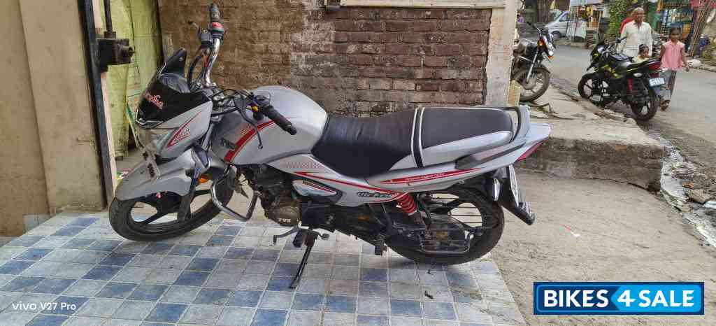 TVS Victor Premium Edition