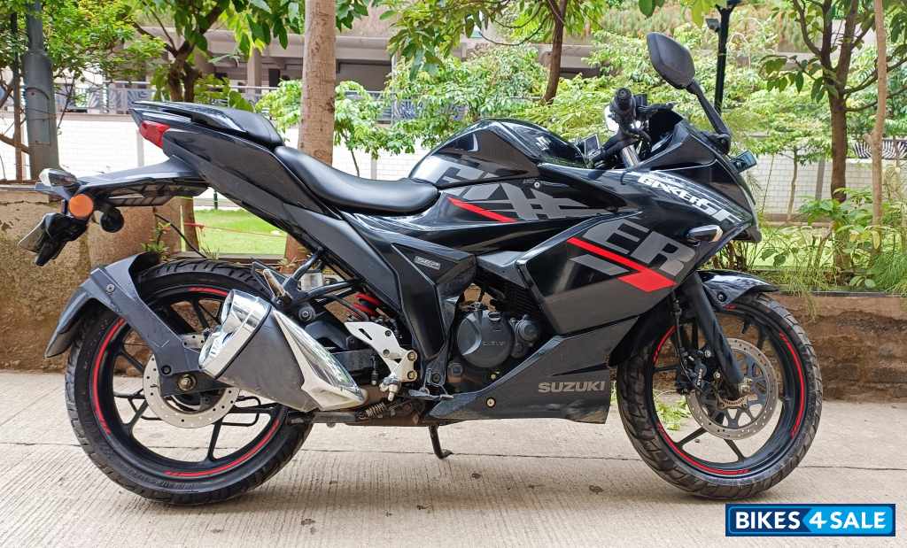 Black Suzuki Gixxer SF BS6