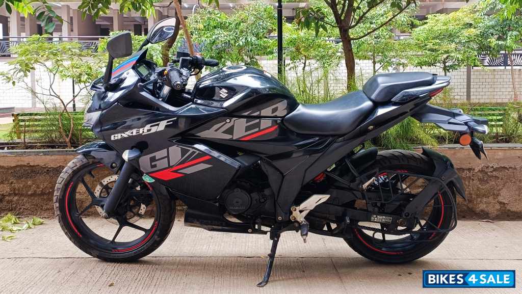 Black Suzuki Gixxer SF BS6